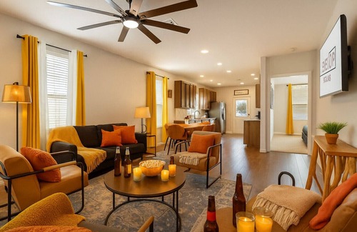 West San Antonio House | San Antonio Stay~Near Lackland~Sea World~Spacious