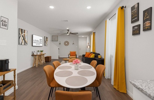 West San Antonio House | San Antonio Stay~Near Lackland~Sea World~Spacious