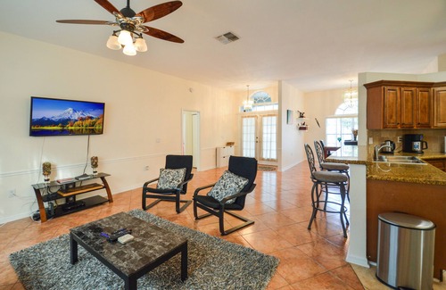 Biggar House | San Carlos home near airport, FGCU and shoping