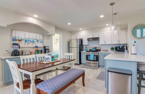 Mission Beach House | San Diego Beach Home/Mission Beach,Steps to Ocean&Bay, 2 Car Garage, AC/Heating