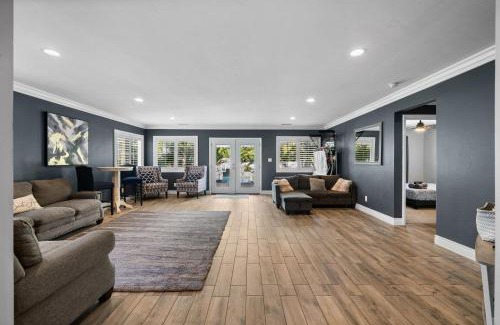 Mount Helix House | San Diego Paradise Resort Yard w Gazebo TV Pool
