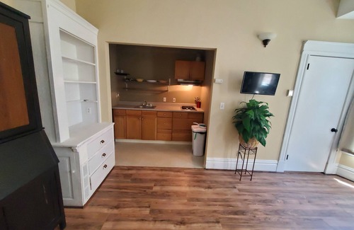 Horace Mann Apartment | San Jose's Simple Studio
