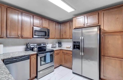 Lakewood House | San Marco Retreat - Perfect for families!