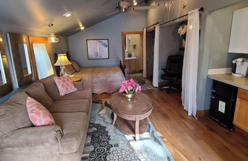 Lafayette Apartment | Sanctuary Studio & Fenced Yard & Outdoor Living Area