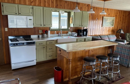 Rhinelander Cottage | Sand Beach, Family Friendly with WIFI and Central A/C, On Lake Thompson