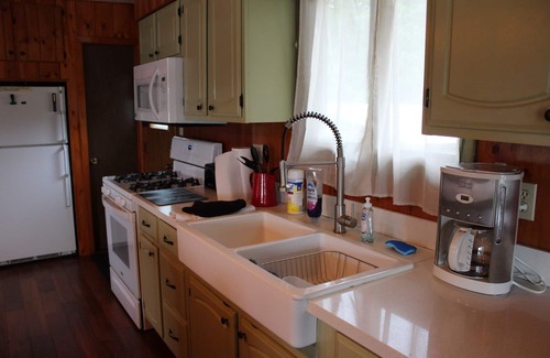 Rhinelander Cottage | Sand Beach, Family Friendly with WIFI and Central A/C, On Lake Thompson