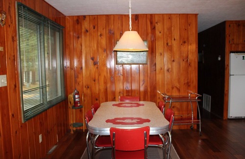 Rhinelander Cottage | Sand Beach, Family Friendly with WIFI and Central A/C, On Lake Thompson