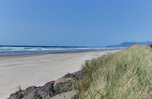 Rockaway Beach House | Sand Castle Villa