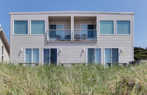 Rockaway Beach House | Sand Castle Villa