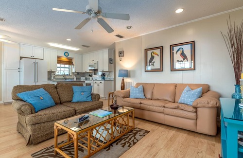 Dauphin Island House | Sand Digs! Adorable Gulf Beachside, 2 Bedroom, 2 Bath, Pet Friendly!