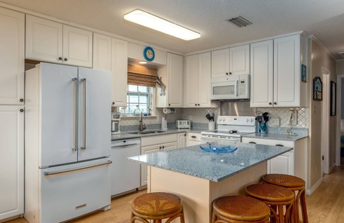 Dauphin Island House | Sand Digs! Adorable Gulf Beachside, 2 Bedroom, 2 Bath, Pet Friendly!