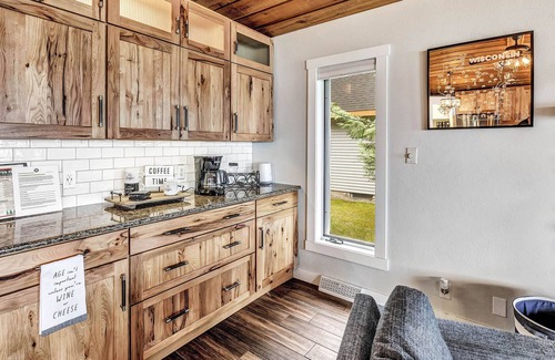 Brazeau Cottage | Sand Shoreline, Party Garage, Picturesque Sunsets!