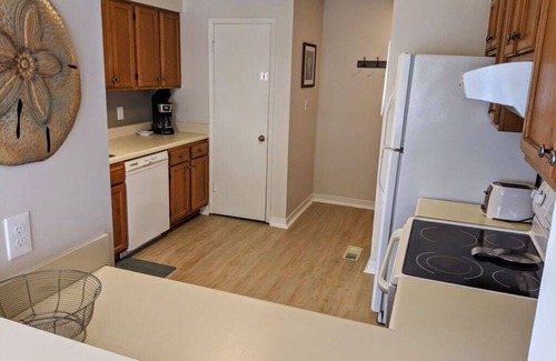 Gulf Shores Condo | Sandalwood: Sea Oats-3BR 2BA-Gulf/Pool View-Beach & Lagoon Access-King Bed