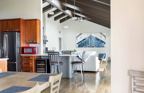 Cedar House | Sandbar Cedar Cottage on Lake Leelanau