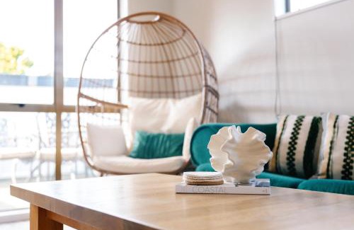 Papamoa Beach Apartment | Sandbar Views Beachside Retreat - 100m from the Beach & Pets Welcome