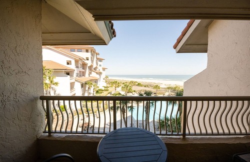 Fernandina Beach Condo | Sandcastle Court #220 -Kitchen | 1 Bed, 1 Bath