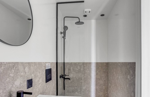 Thessaloniki Apartment | Sanders Arch - Charming 1-bdr Apt w Balcony