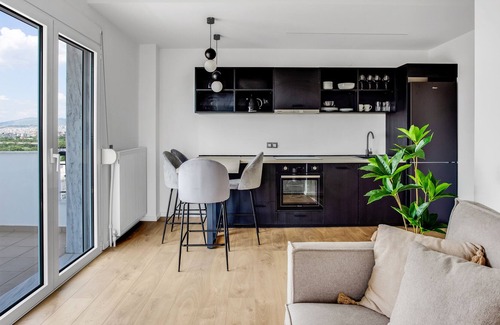 Thessaloniki Apartment | Sanders Arch - Charming 1-bdr Apt w Balcony
