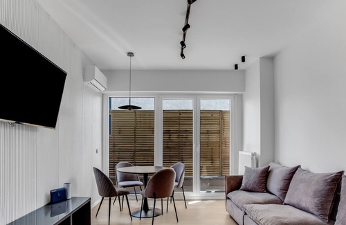 Thessaloniki Apartment | Sanders Arch - Neat Studio w Obstructed View