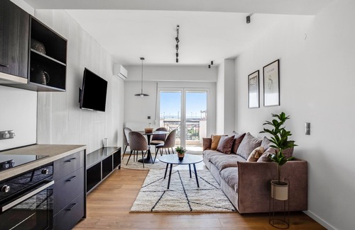 Thessaloniki Apartment | Sanders Arch - Pleasant 1-bdr Apt w Balcony