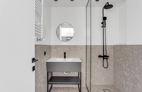 Thessaloniki Apartment | Sanders Arch - Pleasant 1-bdr Apt w Balcony
