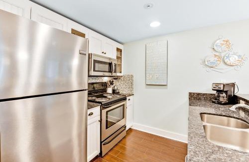 Baytowne Wharf Apartment | Sandestin Baytowne Wharf 449 Market St Inn