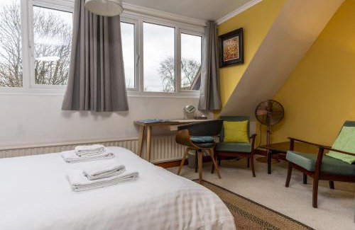 Kennington House | Sandford Meadow Guest House