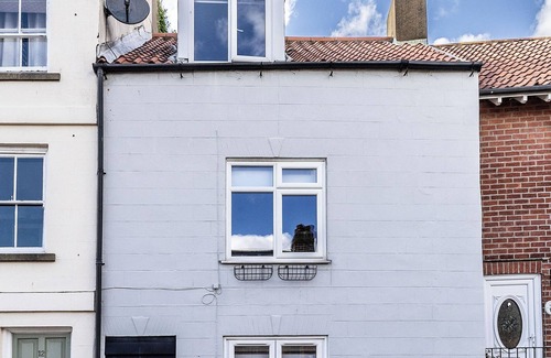 Scarborough Cottage | Sandgate Cottage - A charming 18th century mid terrace retreat.