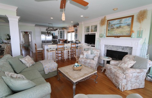 Wrightsville Beach House | Sandpiper Cottage - Oceanfront home with gourmet kitchen, Jacuzzi and more