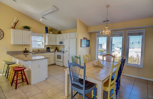 Surf City House | "Sandpiper Landing" Oceanfront Home - Best location on the island!