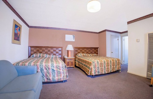 Lakeside Hotel | Sands Motel By OYO El Paso Near Airport