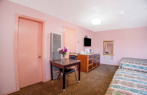 Lakeside Hotel | Sands Motel By OYO El Paso Near Airport