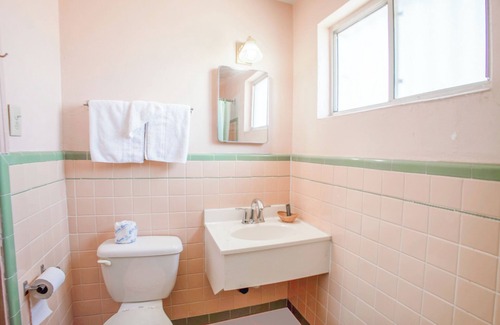 Lakeside Hotel | Sands Motel By OYO El Paso Near Airport