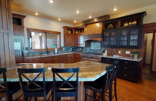 Island Park Cabin | Sandy Beach Lodge* Waterfront Home, Wifi, Fire Pit, Bbq Grill, Boat Dock
