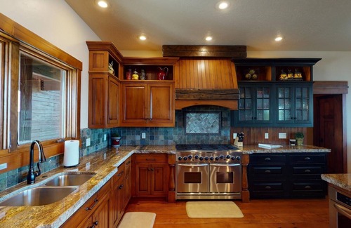 Island Park Cabin | Sandy Beach Lodge* Waterfront Home, Wifi, Fire Pit, Bbq Grill, Boat Dock