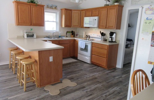 Surf City House | Sandy Crack - A 'side-road' surf cottage. EV-ready.