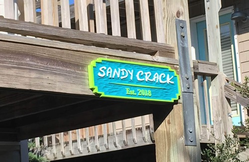 Surf City House | Sandy Crack - A 'side-road' surf cottage. EV-ready.