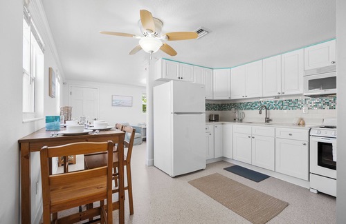 Holmes Beach House | Sandy Feet Retreat | Quiet Island Escape for Long Stays