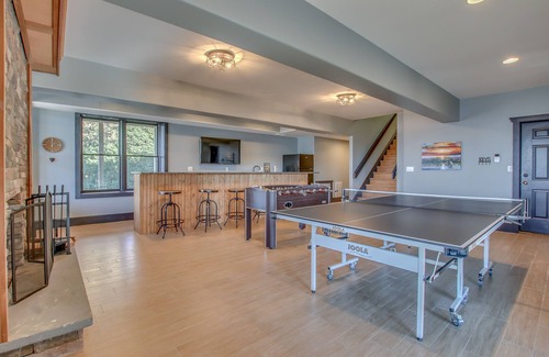 Albrightsville House | Sandy Feet Retreat Lakefront, Private Beach, Dock, Hot Tub, Grill, Tennis, Basketball
