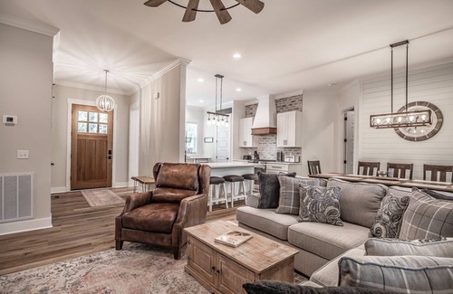 Saint Helena Island House | Sandy Feet Retreat - Five Bedroom House, Sleeps 15