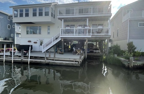 Mud City House | SANDY FEET RETREAT-Waterfront home - 5 mins to LBI