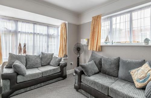 Chapel Saint Leonards House | Sandy Lodge