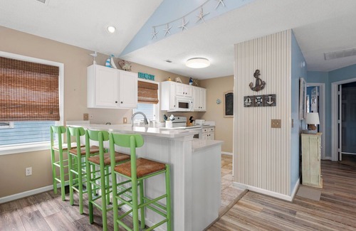 Corolla Light House | Sandy Paws: Dogs Allowed | Private Hot Tub