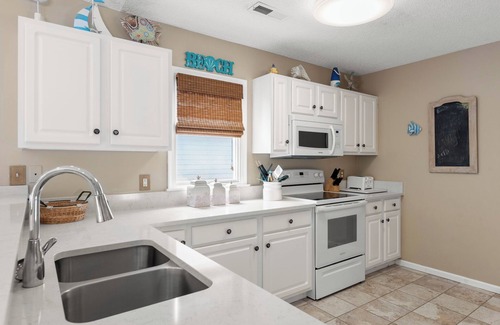 Corolla Light House | Sandy Paws: Dogs Allowed | Private Hot Tub