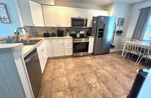 Bermuda Bay House | Sandy Paws Townhouse, Private Mini Water Park, Dog Friendly!
