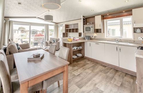 Looe House | Sandy Pebble Deluxe (Pet)