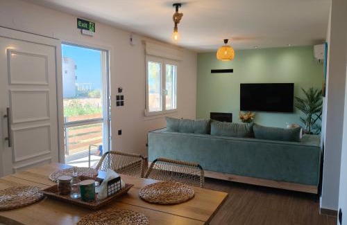 Neo Kalamaki House | Sandy Ridge