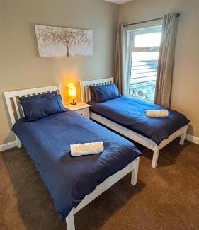 Cleethorpes House | Sandy Shores Holiday Home - Great for family stays and contractors