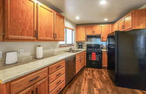 Kings Beach Condo | Sandy yard that backs to the Beach! Walk to town -Lakefront on the Beach