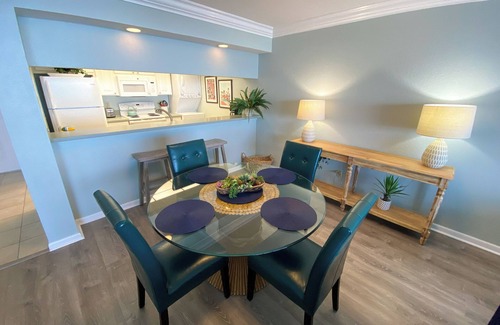 Punta Rassa Condo | Sanibel Harbour Resort Harbour Tower 1116: Relaxing beachfront condo on the 11th floor